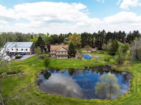 53 Toll House Rd, Oley, PA 19547