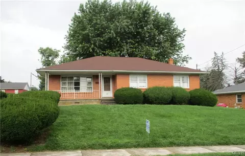 336 S New St, Nazareth, PA 18064