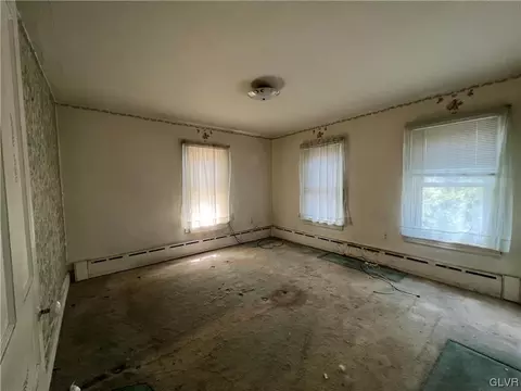 409 E Main St, Bath, PA 18014 photo 19