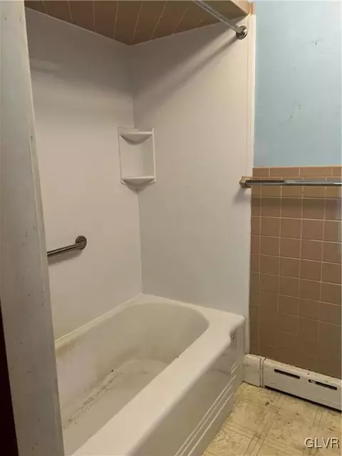 409 E Main St, Bath, PA 18014 photo 17