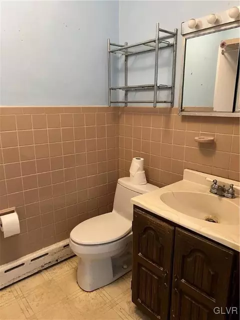 409 E Main St, Bath, PA 18014 photo 16