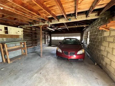 409 E Main St, Bath, PA 18014 photo 29