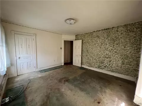 409 E Main St, Bath, PA 18014 photo 18