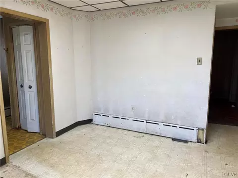 409 E Main St, Bath, PA 18014 photo 10
