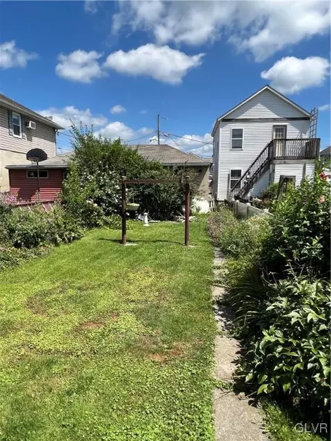 409 E Main St, Bath, PA 18014 photo 5