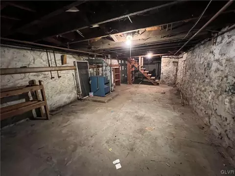409 E Main St, Bath, PA 18014 photo 36