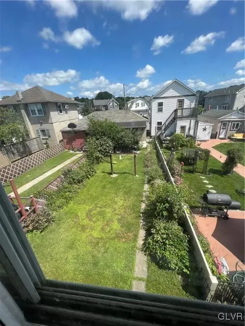 409 E Main St, Bath, PA 18014 photo 7