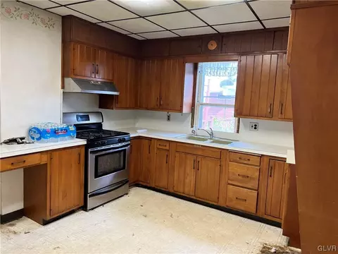 409 E Main St, Bath, PA 18014 photo 9
