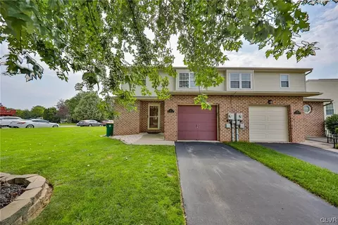 12 Olde Penn Dr, Palmer Township, PA 18045