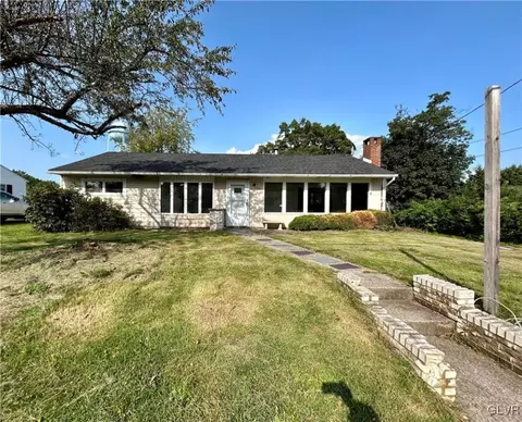 1215 Turtzo Blvd, Bangor, PA 18013