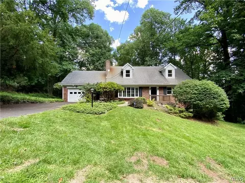 4584 Pleasant View Dr, Coopersburg, PA 18036