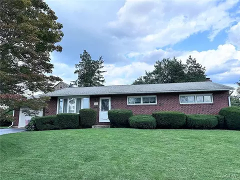 1237 Davies Dr, Fullerton, PA 18052