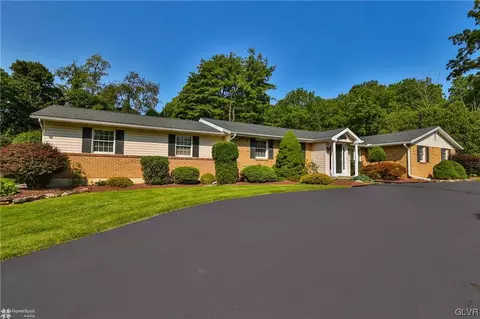 6042 Swamp Rd, Zionsville, PA 18092