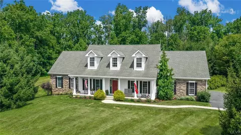 1049 Cider Press Ln, Quakertown, PA 18951