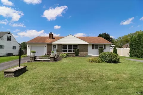 3771 Fleetwood Dr, Palmer Township, PA 18045