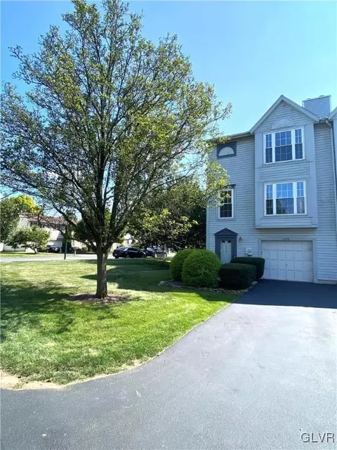 2776 Red Oak Cir, Bethlehem, PA 18017