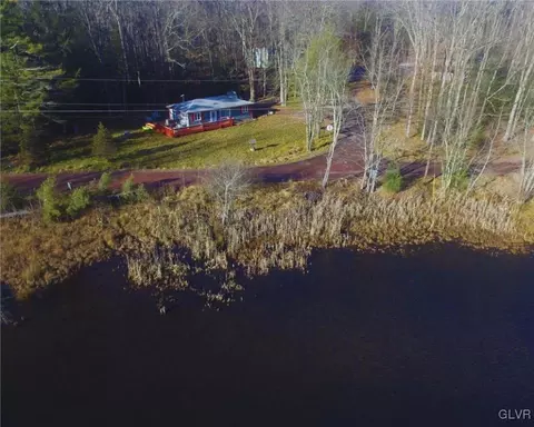 78 Lake Dr, White Haven, PA 18661