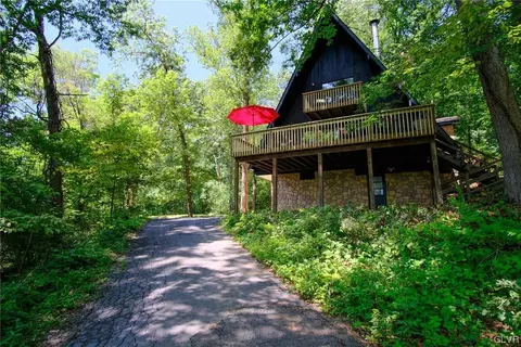 297 Old Well Rd, Williams Twp, PA 18042