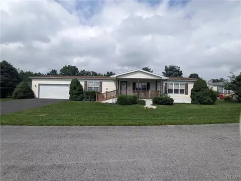770 Bayberry Dr, Breinigsville, PA 18031