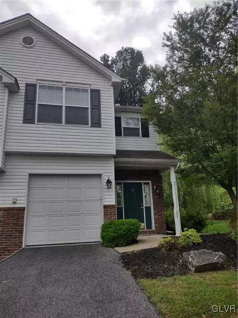 1506 Crest Park Ct, Bethlehem, PA 18015