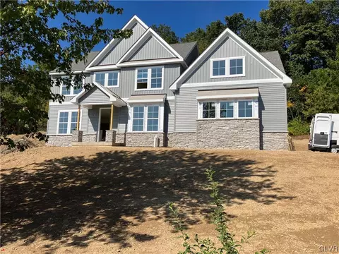 8379 Scenic View Dr, Breinigsville, PA 18031