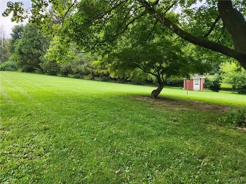 933 Point Phillips Rd, Bath, PA 18014 photo 2