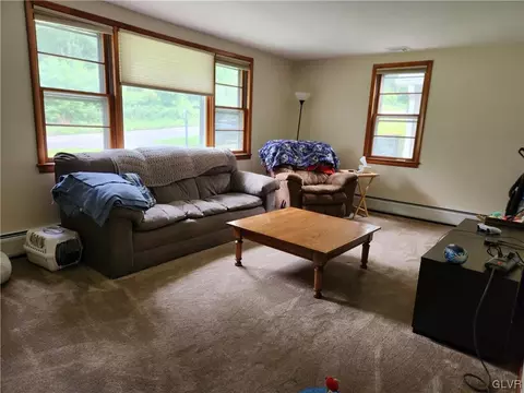933 Point Phillips Rd, Bath, PA 18014 photo 5