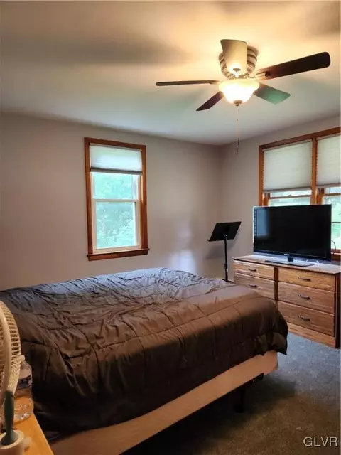 933 Point Phillips Rd, Bath, PA 18014 photo 7