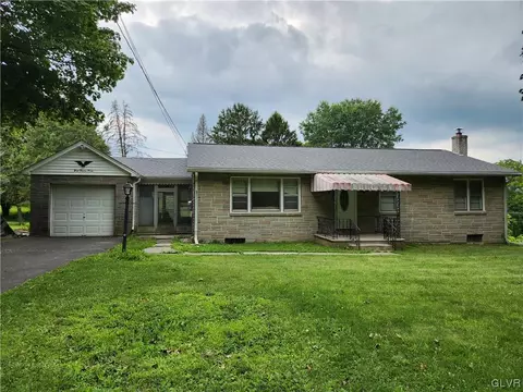933 Point Phillips Rd, Bath, PA 18014