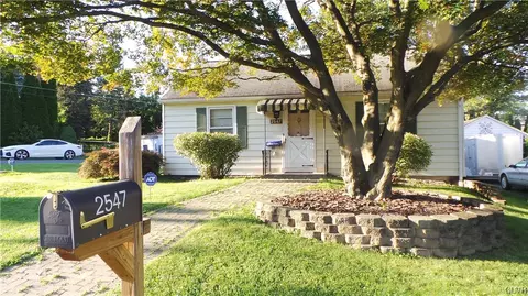 2547 Broad St, Palmer Township, PA 18045
