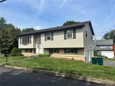3231 Forks St, Palmer Township, PA 18045