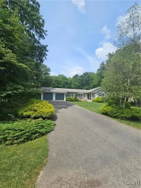 490 Innsbruck Dr, Lehighton, PA 18235