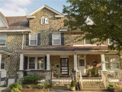 2422 Sycamore St, Easton, PA 18042