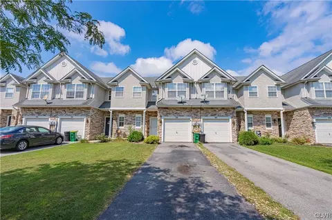 266 Maple Ct, Alburtis, PA 18011