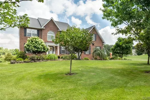6853 Stone Croft Cir, Macungie, PA 18062