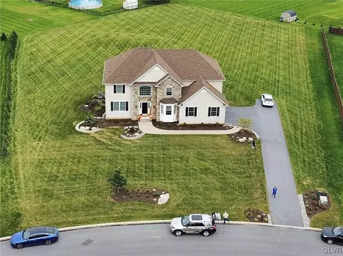 4596 Fairway Rd, Bethlehem, PA 18020