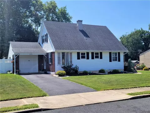 3406 Thomas St, Hokendauqua, PA 18052