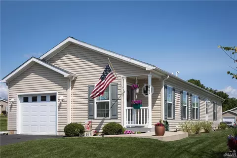 667 Whitemarsh Dr, Forks Twp, PA 18040