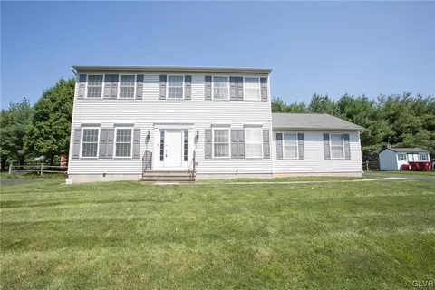 1490 Falwood Dr, Forks Twp, PA 18040