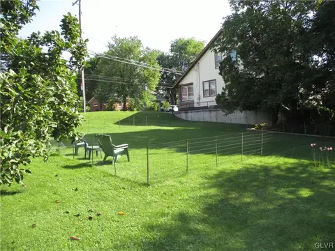 522 E Northampton St, Bath, PA 18014 photo 3