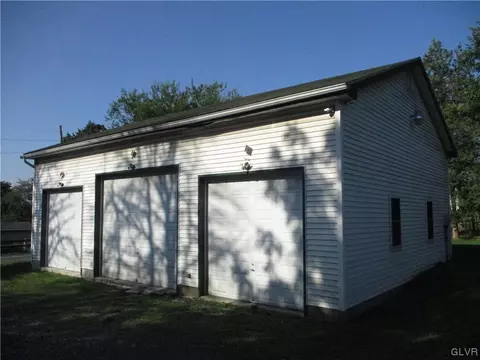 522 E Northampton St, Bath, PA 18014 photo 2