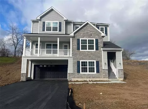 5092 Bellflower Dr #10, Schnecksville, PA 18078