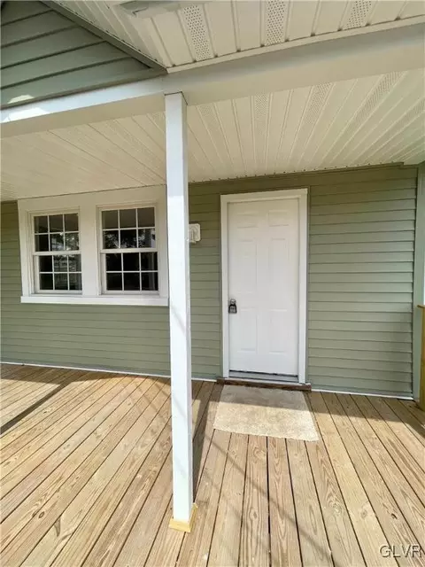 44 E 3rd St, Lehighton, PA 18235 photo 2