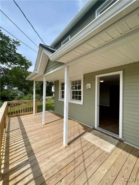 44 E 3rd St, Lehighton, PA 18235 photo 4