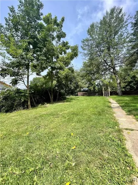 44 E 3rd St, Lehighton, PA 18235 photo 13