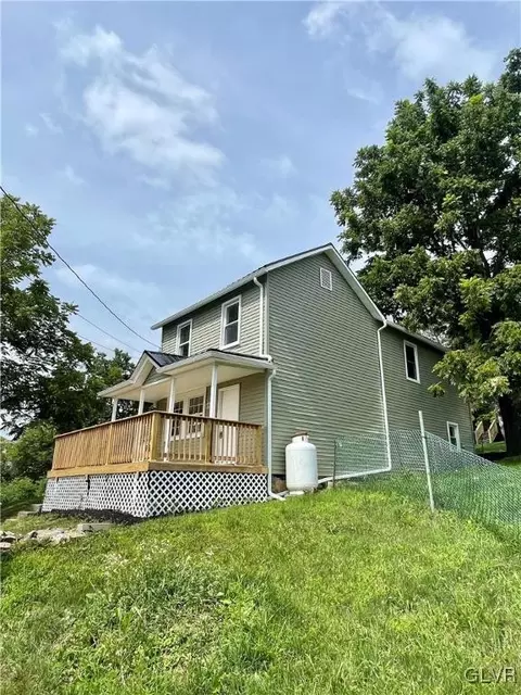 44 E 3rd St, Lehighton, PA 18235 photo 11