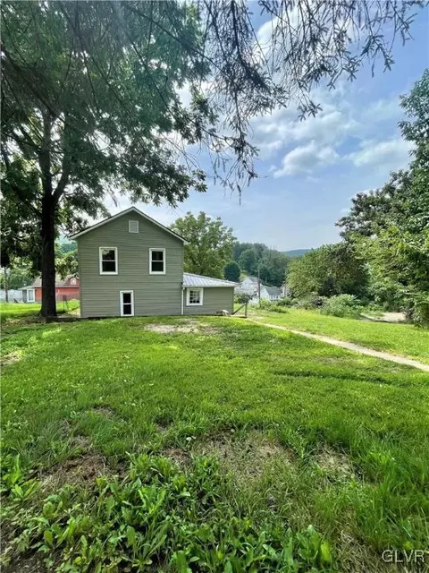 44 E 3rd St, Lehighton, PA 18235 photo 5