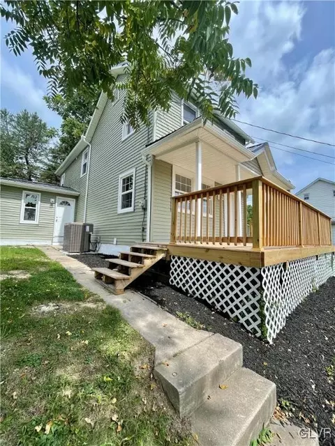44 E 3rd St, Lehighton, PA 18235 photo 3