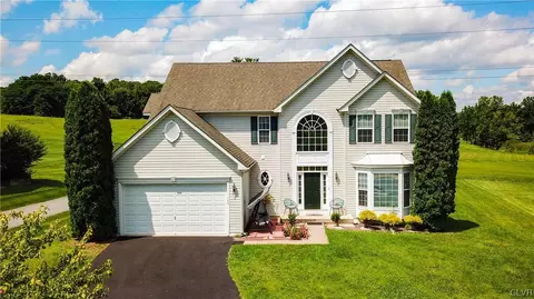 143 Clover Hollow Rd, Palmer Township, PA 18045