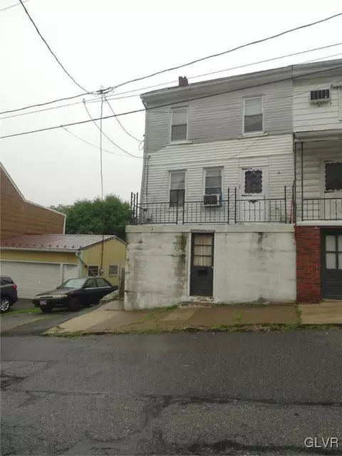 120 Arnot St, Saint Clair, PA 17970